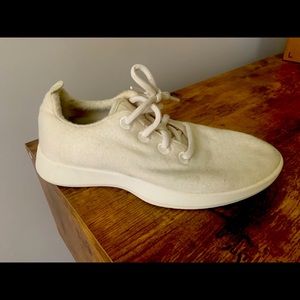 White allbirds size 7